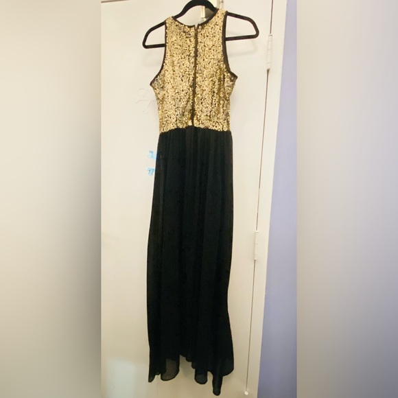 Long gold sequin dress 🖤💛 - Picture 3 of 3
